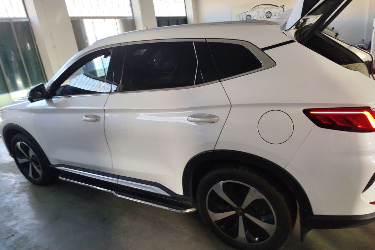 比亚迪 宋PLUS新能源 2021款 EV 旗舰型车身外观4