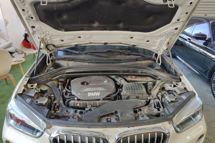 宝马X1 2019款 sDrive20Li 领先型机舱底盘24