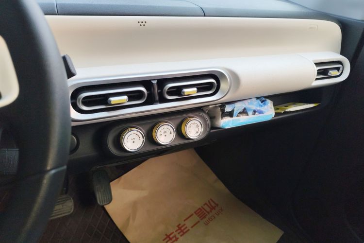 五菱汽车 宏光MINIEV 2024款 第三代 215km 青春版中控内饰16