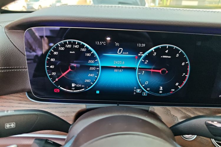 奔驰E级 2021款 E 300 L 时尚型中控内饰14