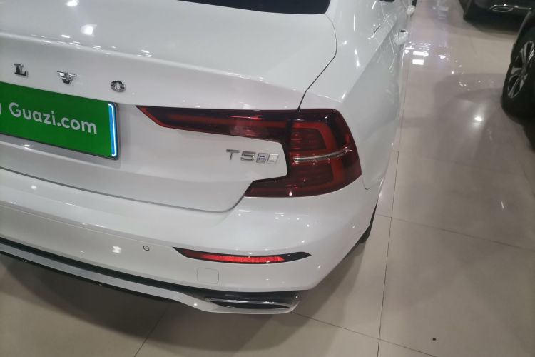 沃尔沃S60 2020款 T5 智雅运动版车身外观9