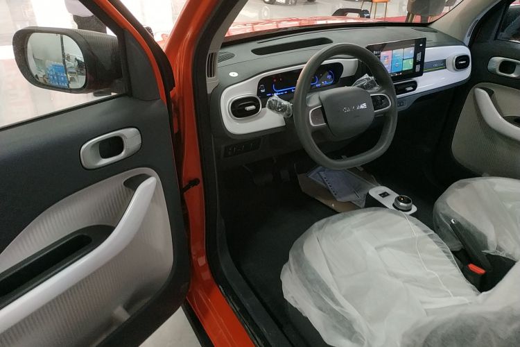 吉利银河 2025款 210km 熊猫骑士中控内饰20