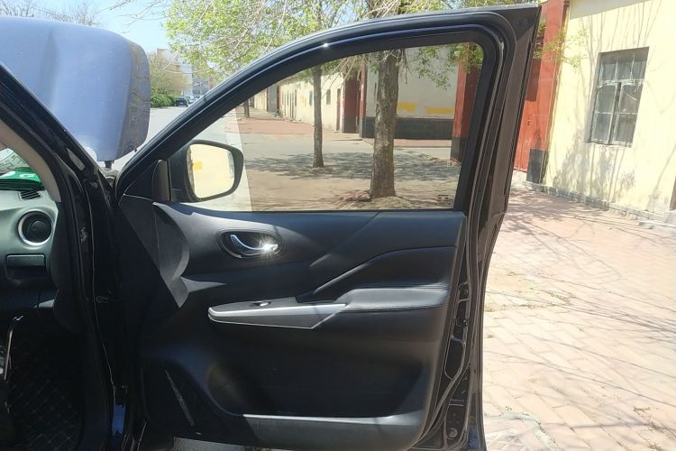 日产 纳瓦拉 2017款 2.5L自动两驱豪华版QR25中控内饰7005