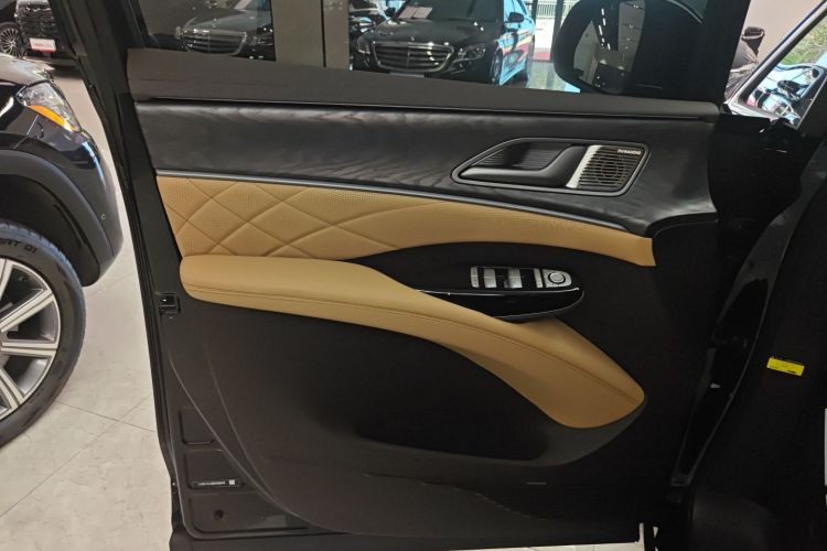 腾势D9 2024款 DM-i 1050 尊享型中控内饰47