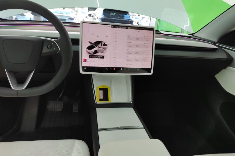 特斯拉 Model Y 2025款 后轮驱动版中控内饰16