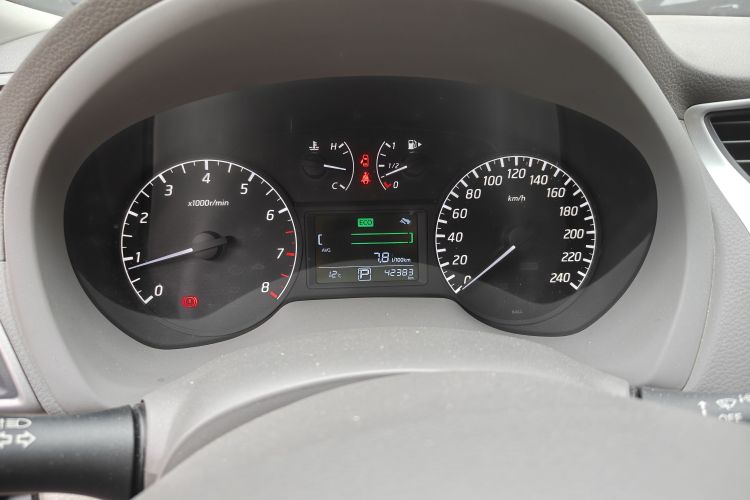 日产 轩逸 2014款 1.6XV CVT尊享版中控内饰14