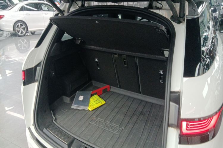 路虎 揽胜极光 2020款 249PS R-DYNAMIC S 曜黑运动科技版机舱底盘23