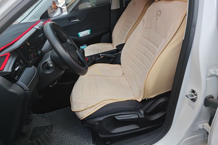 荣威i5 2023款 1.5L 手动舒享版中控内饰19