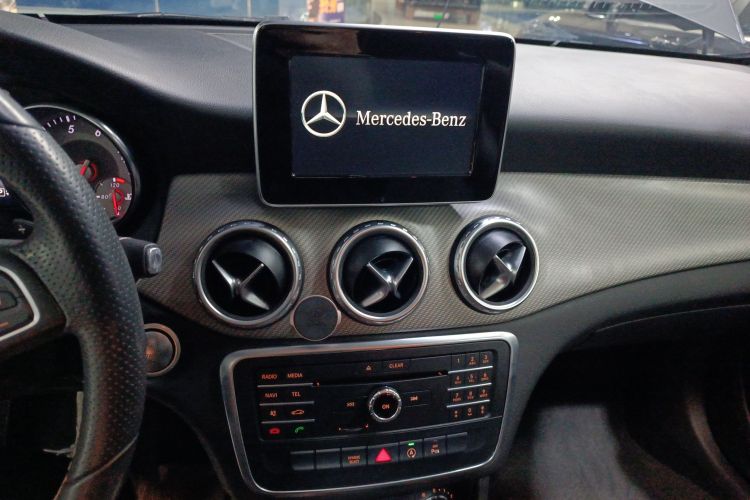 奔驰GLA 2016款 GLA 200 动感型局部细节16