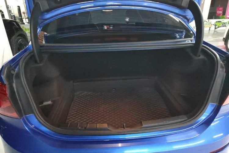 宝马1系 2020款 120i 时尚型机舱底盘23