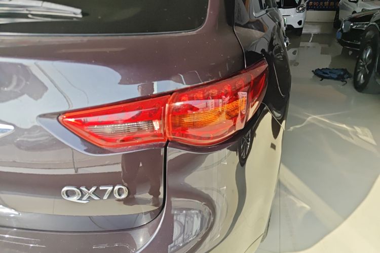 英菲尼迪QX70 2013款 3.7L 标准版车身外观9