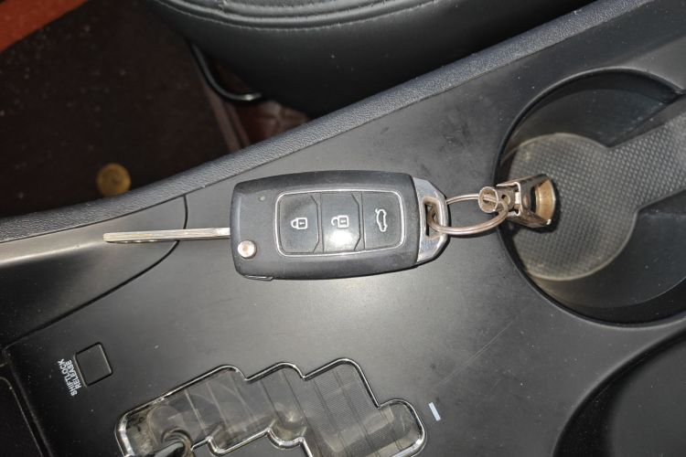 北京现代ix35 2015款 2.0L 自动两驱舒适型 国V中控内饰11