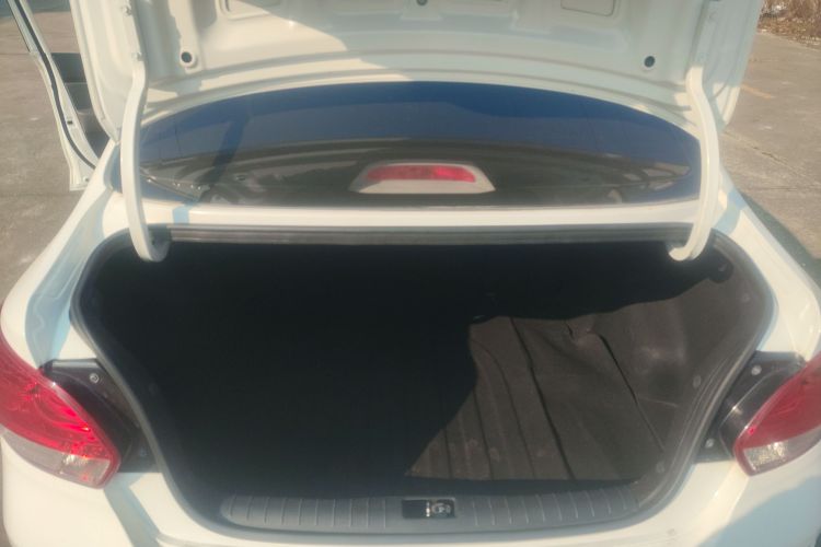 起亚 焕驰 2017款 1.4L 手动智享版Value机舱底盘23