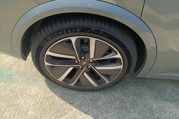 理想汽车 理想L9 2024款 Ultra车身外观6008