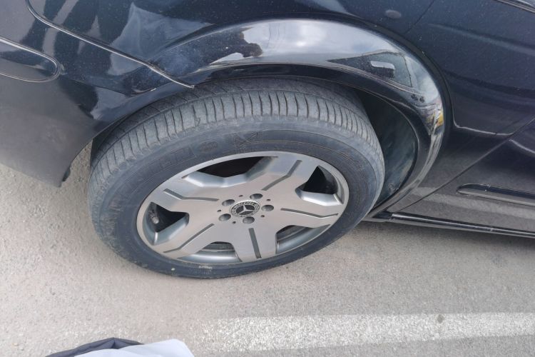 奔驰 唯雅诺 2013款 3.0L 舒适版车身外观35