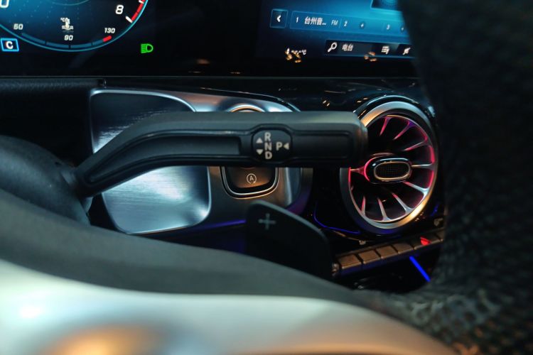 奔驰GLB 2021款 GLB 200 时尚型中控内饰18