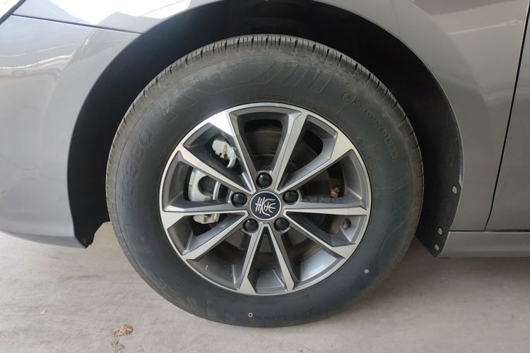 比亚迪 秦PLUS 2024款 荣耀版 DM-i 55KM领先型车身外观6007