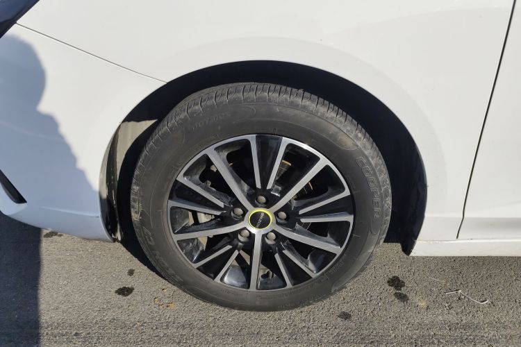 荣威i5 2021款 1.5L CVT铂金版车身外观6007