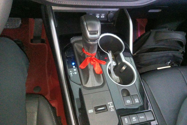 丰田 汉兰达 2023款 2.5L智能电混双擎四驱尊贵版 7座中控内饰18