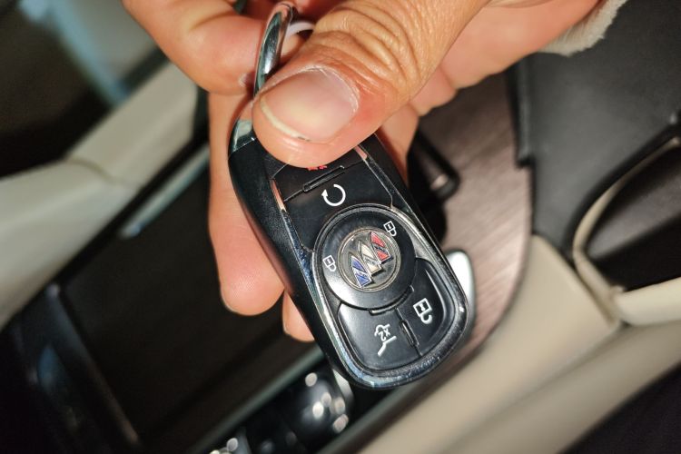 别克 昂科旗 2022款 652T 四驱Avenir艾维亚 6座中控内饰11