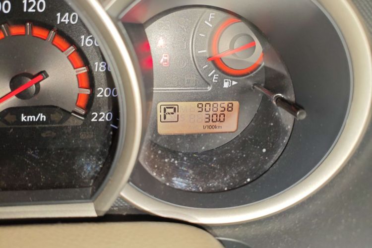 日产 轩逸 2012款 经典 1.6XL 自动豪华版中控内饰15