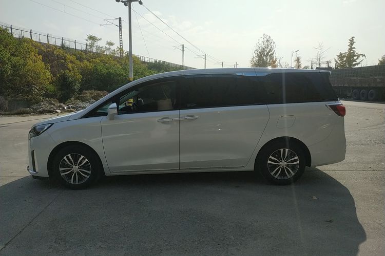 别克GL8 2023款 ES陆尊 尊享型车身外观4