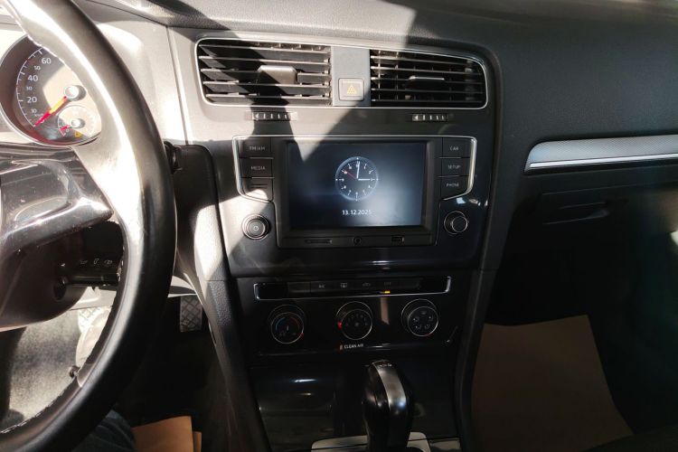 大众 高尔夫 2017款 230TSI 自动舒适百万辆纪念版中控内饰16