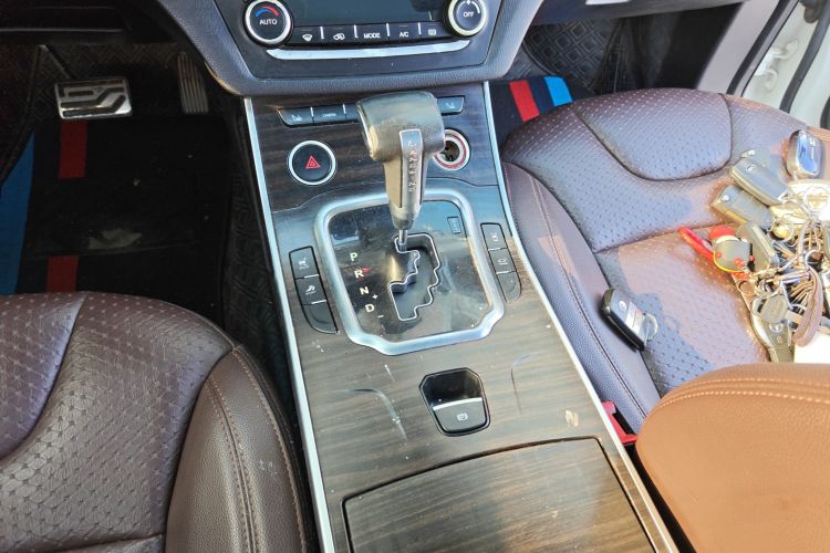 陆风X7 2015款 2.0T 全景尊贵版中控内饰18