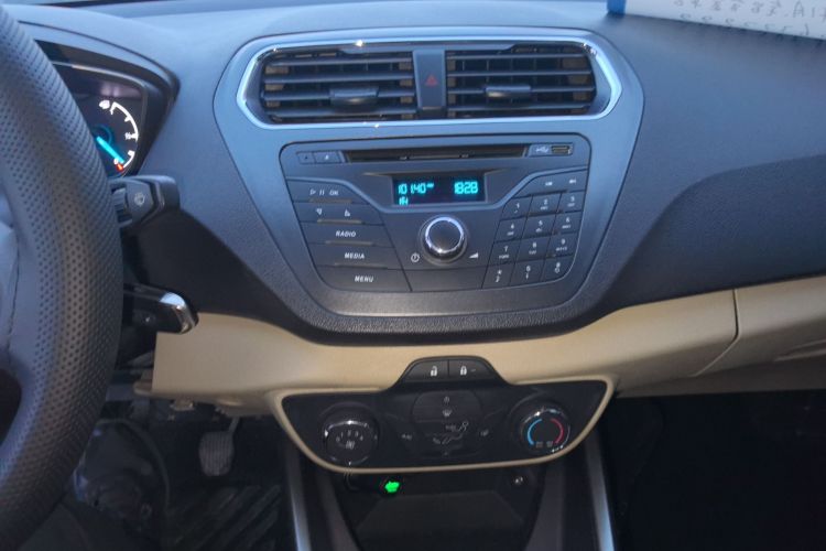 福特 福睿斯 2015款 1.5L 手动舒适型中控内饰16