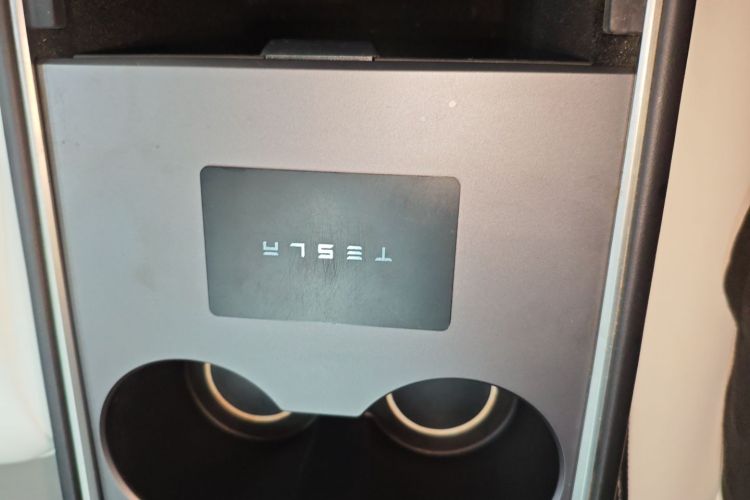 特斯拉 Model Y 2022款 后轮驱动版中控内饰7001