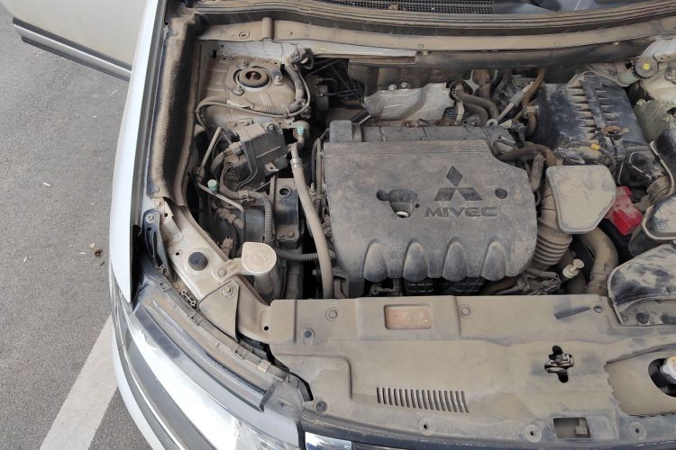 三菱 欧蓝德 2018款 2.0L 两驱荣耀版 5座局部细节9005