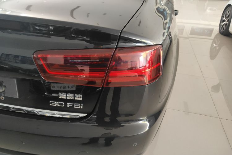 奥迪A6L 2017款 30 FSI 舒适型车身外观9