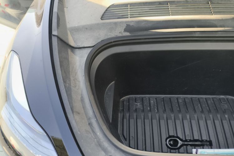 特斯拉 Model Y 2022款 改款 后轮驱动版局部细节9006