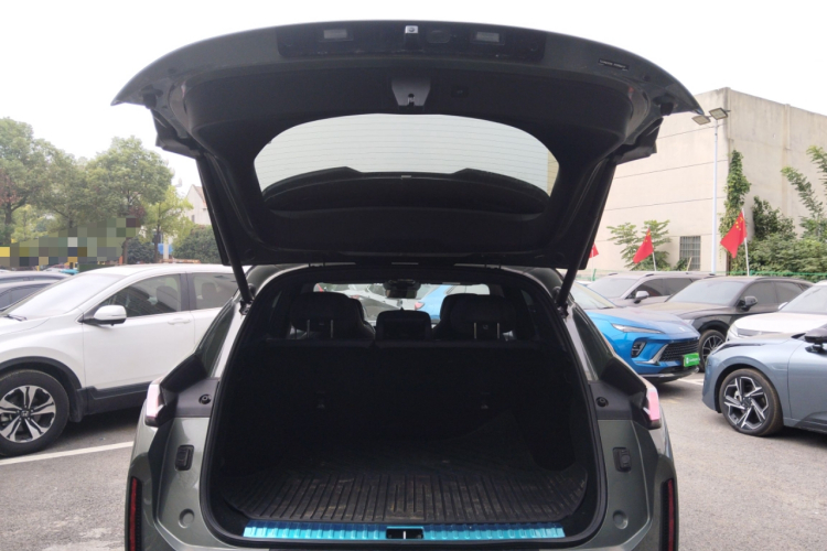 领克08 EM-P 2023款 220km 四驱性能Halo机舱底盘23