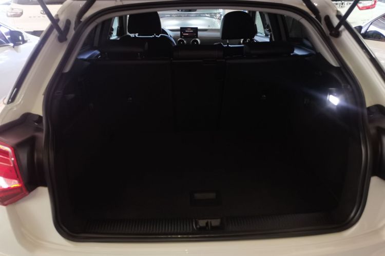 奥迪Q2L 2022款 35 TFSI 进取动感型机舱底盘23