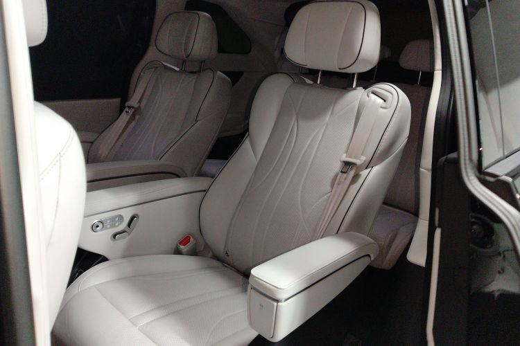 小鹏X9 2024款 702超长续航Max中控内饰7004