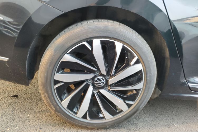 大众 帕萨特 2025款 出众款 380TSI 龙耀版车身外观6008