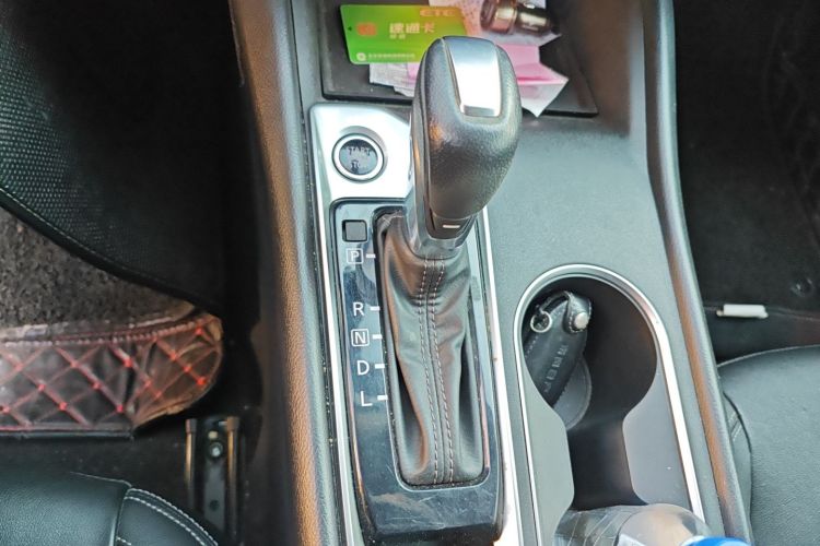 日产 天籁 2019款 2.0L XL 舒适版中控内饰18