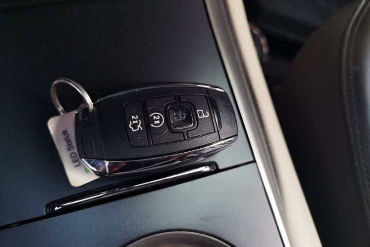 林肯MKC 2017款 2.0T 四驱尊雅版中控内饰7001