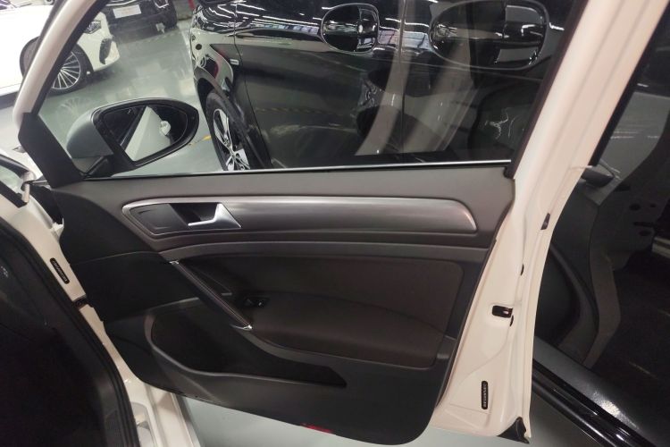 大众 高尔夫(进口) 2019款 1.8TSI 旅行版中控内饰7005