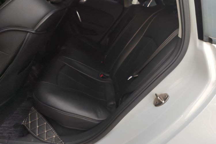 奥迪A1 2016款 30 TFSI Sportback Design风尚版中控内饰7004