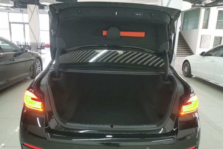 宝马5系 2022款 改款 530Li 领先型 M运动套装机舱底盘23