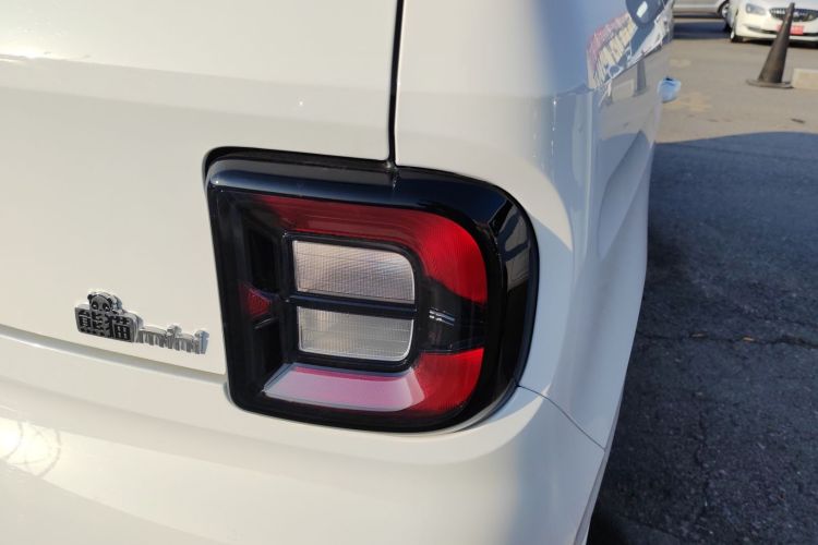 吉利银河 熊猫 2025款 210km 元气熊车身外观9