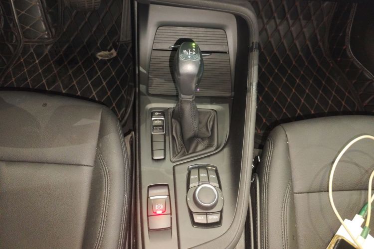 宝马X1 2019款 sDrive20Li 领先型中控内饰18