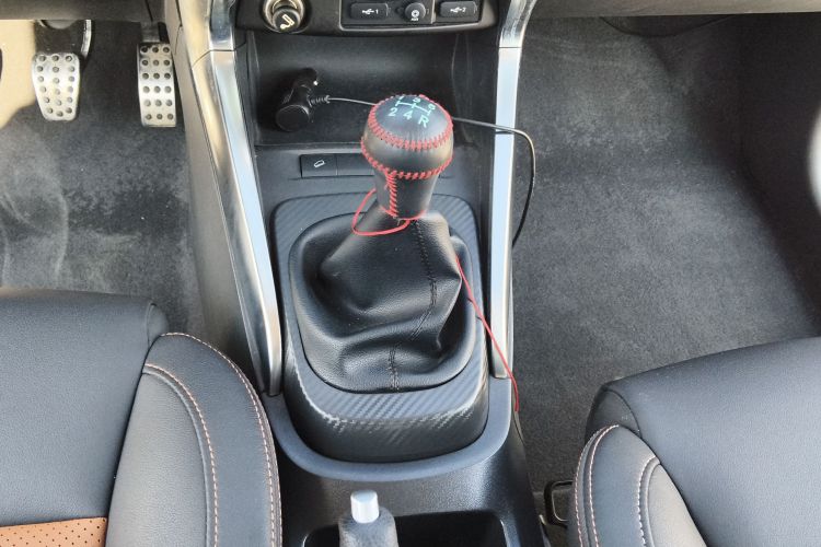 比亚迪 元 2016款 1.5L 手动豪华型中控内饰18