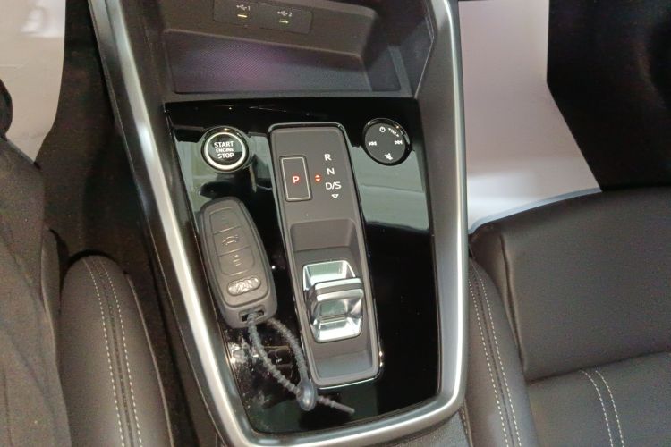 奥迪A3 2023款 改款 A3L Limousine 35 TFSI 豪华致雅型中控内饰18