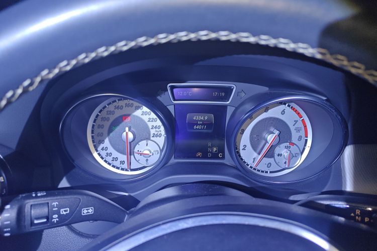 奔驰GLA 2016款 GLA 200 动感型中控内饰14