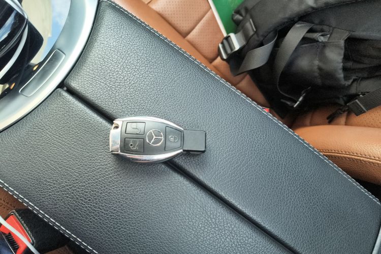 奔驰C级(进口) 2017款 改款 C 200 轿跑版中控内饰11