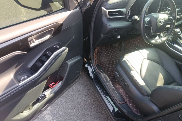 丰田 汉兰达 2022款 双擎 2.5L 四驱尊贵版 7座中控内饰20