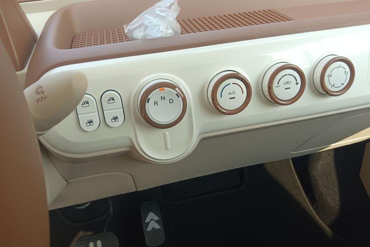 奔腾小马 2026款 222km 炫彩马中控内饰18